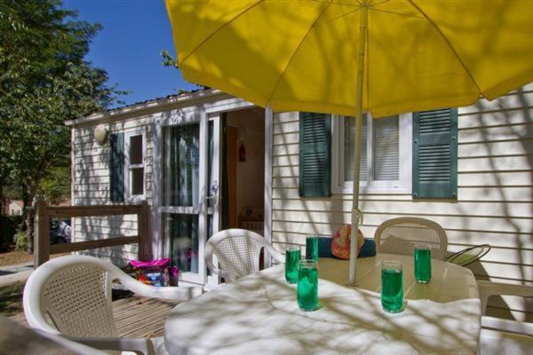Camping Le Pressoir Petit-Palais-et-Cornemps Экстерьер фото