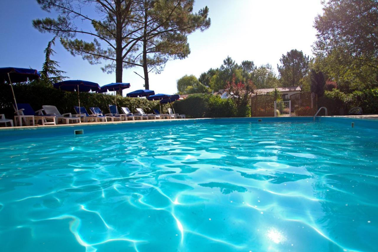 Camping Le Pressoir Petit-Palais-et-Cornemps Экстерьер фото